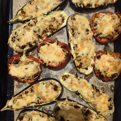 Готовые баклажаны с сырными шапочками