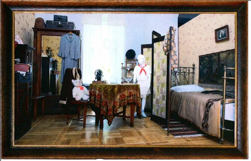 Открытка: Интерьер - "Жилая комната в коммунальной квартире"