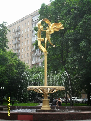 фонтан «Юность», расположенный на Украинском бульваре в Москве.