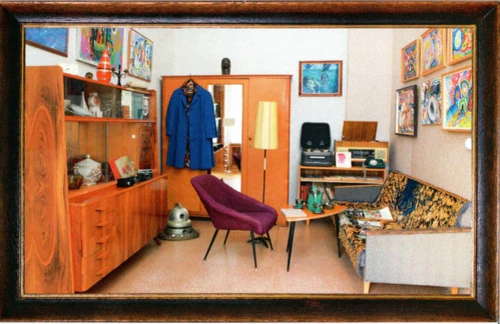 Комната с квартирной выставкой художника А. Гогуадзе в "хрущевке&