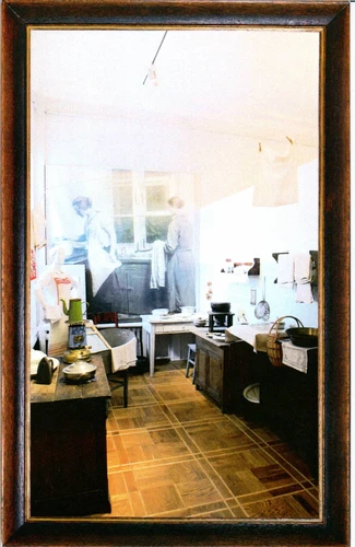 Открытка: "Кухня в коммунальной квартире"